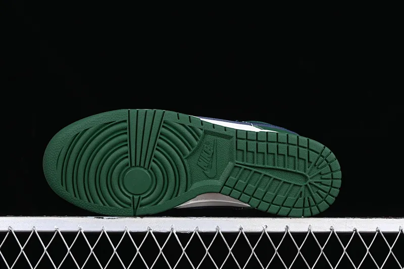 All categories Nk SB Dunk series Nk SB Dunk Low low-top sneakers C version Nk Dunk Low "Gorge Green" retro white and green SB low-top sports and leisure sneakers DD1503-300